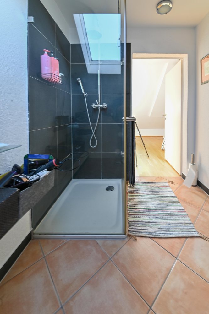Badezimmer mit Dusche