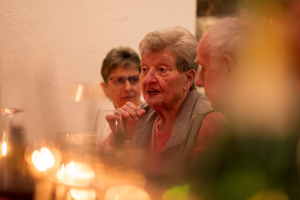 Gespräch bei Kerzenlicht